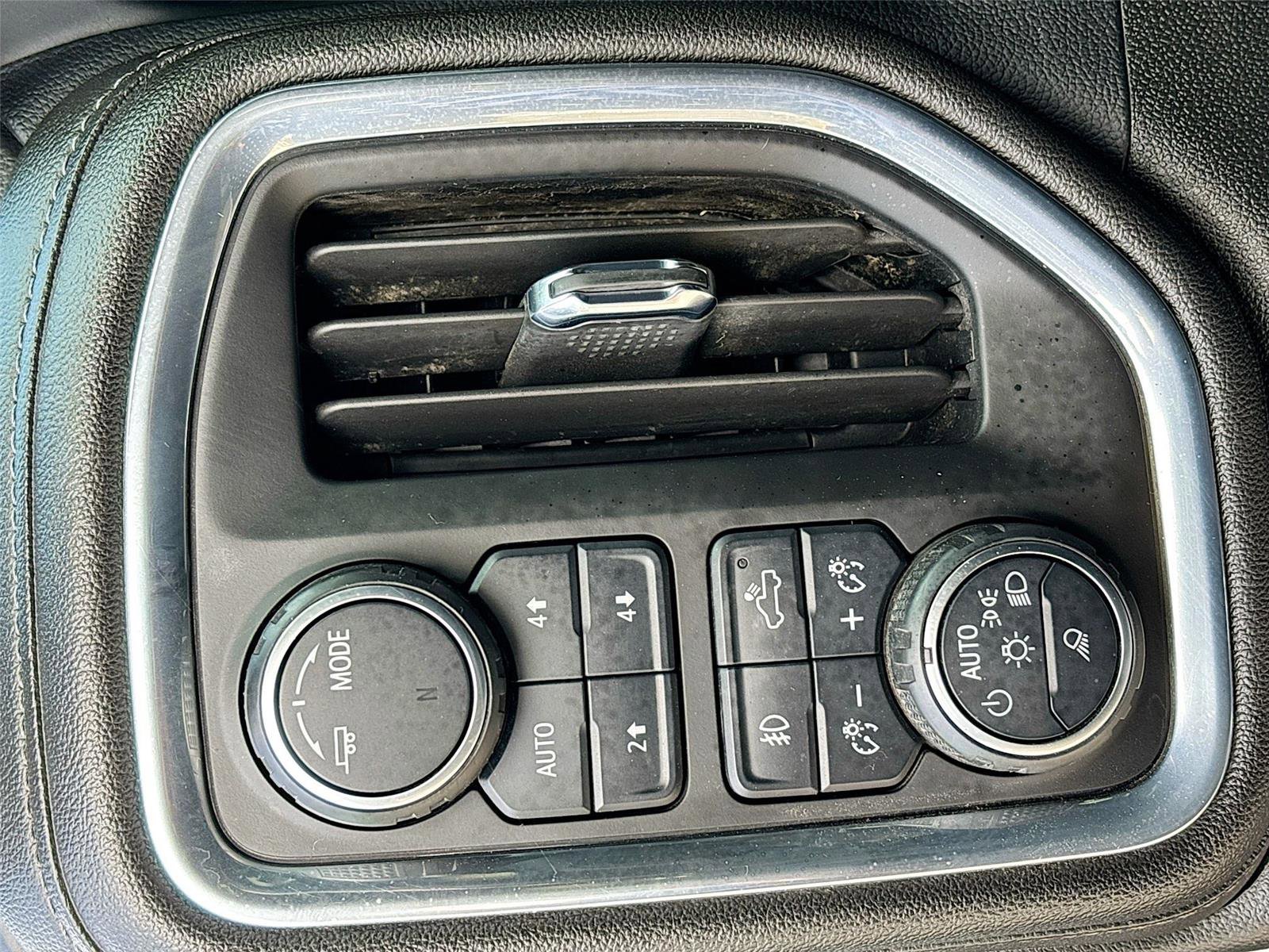 Used 2023 Chevrolet Silverado 2500 LTZ w/ LTZ Convenience Package image 10