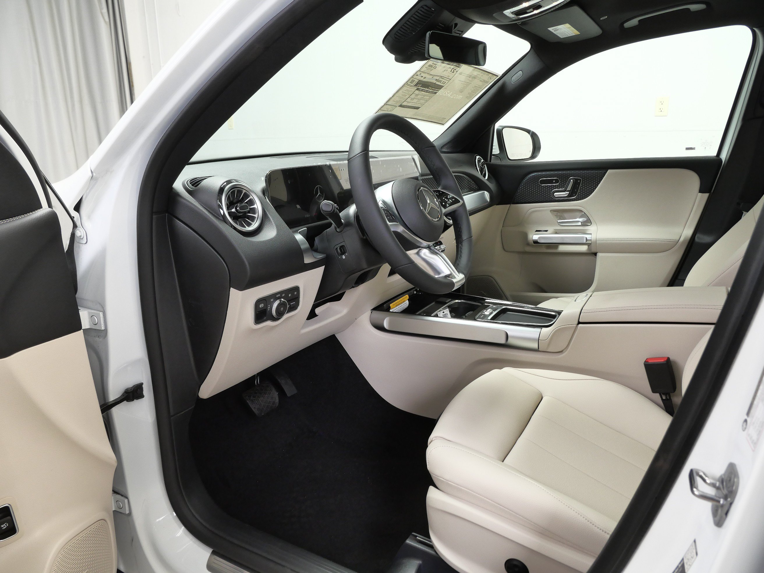 New 2026 Mercedes-Benz GLB 250 4MATIC image 7
