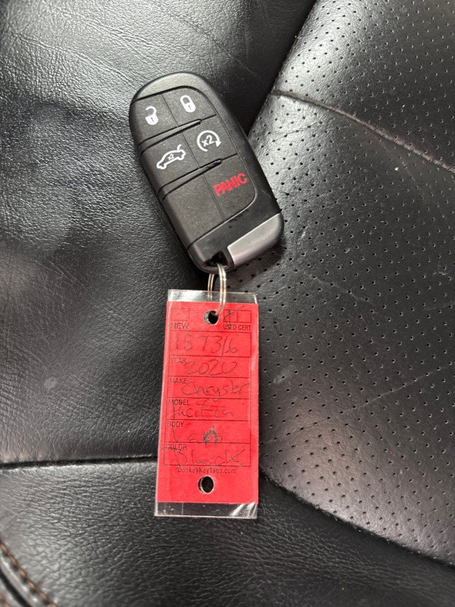 Used 2020 Chrysler Pacifica Touring-L FWD image 41
