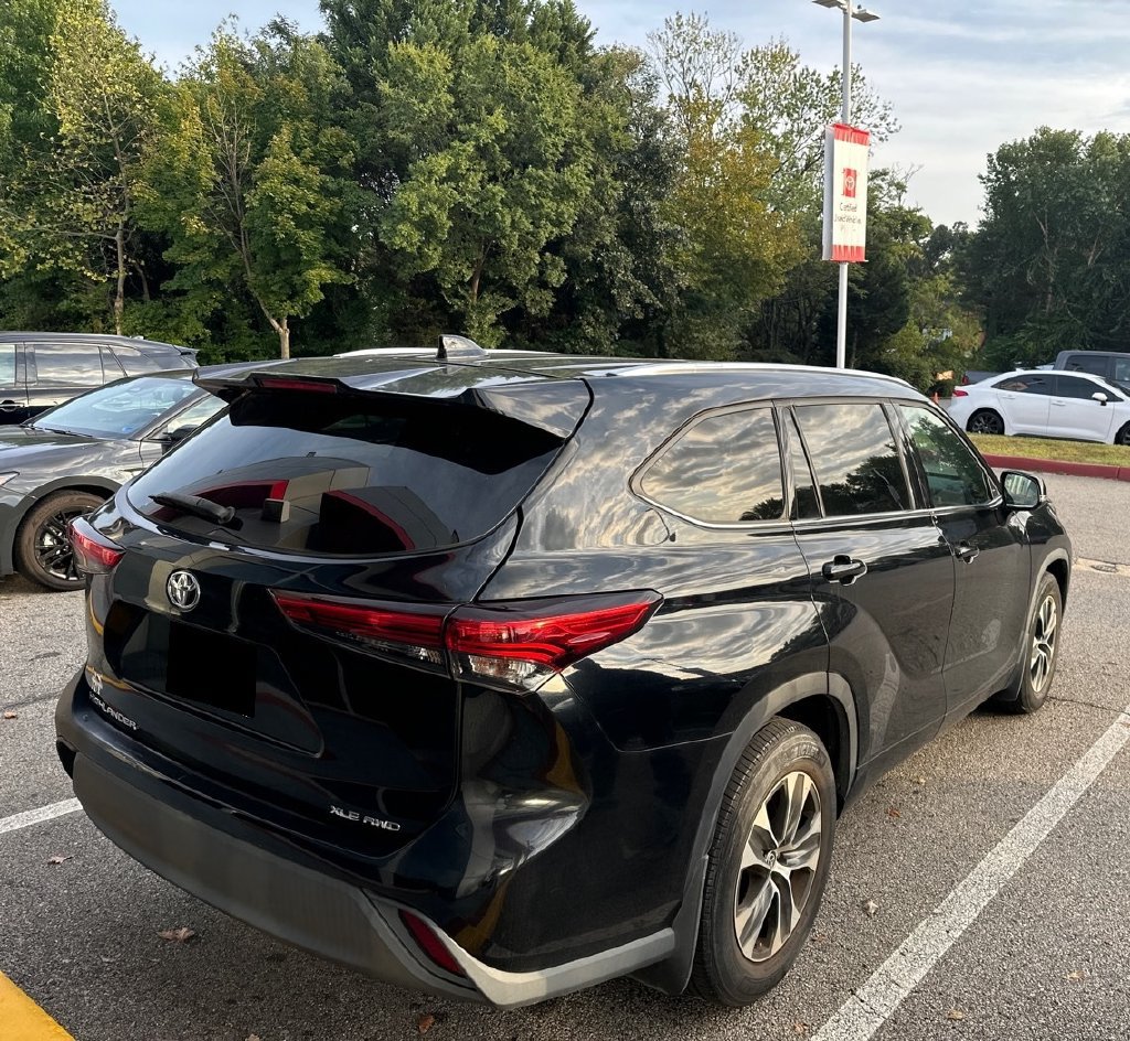 Used 2020 Toyota Highlander XLE AWD/4WD image 5