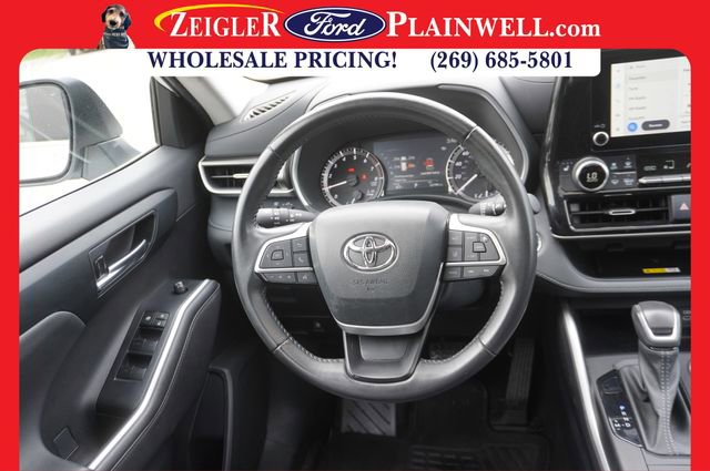 Used 2023 Toyota Highlander XLE image 16