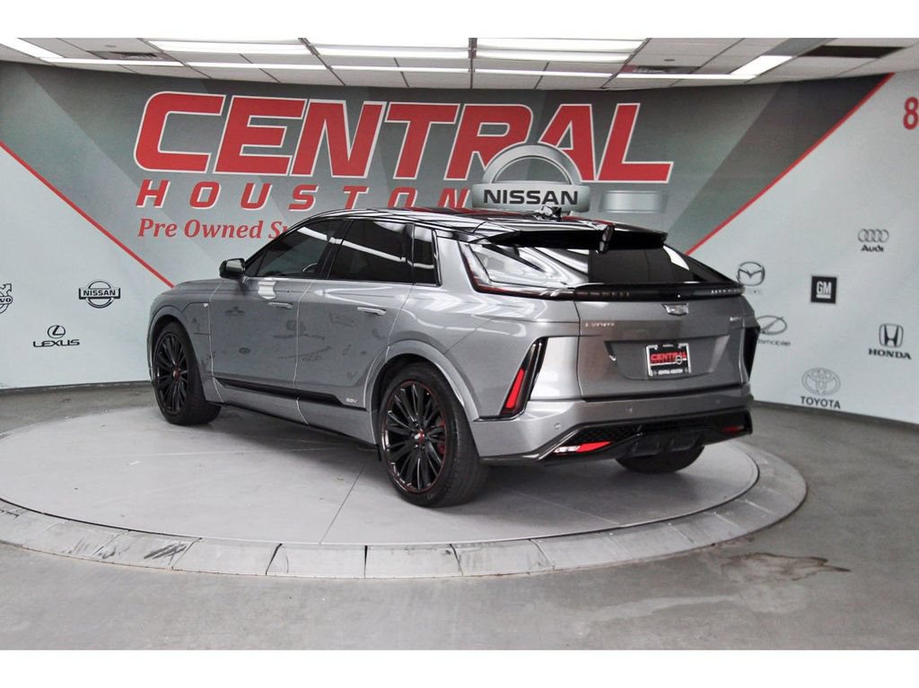 Used 2026 Cadillac Lyriq V w/ Exterior Carbon Fiber Package AWD/4WD image 4