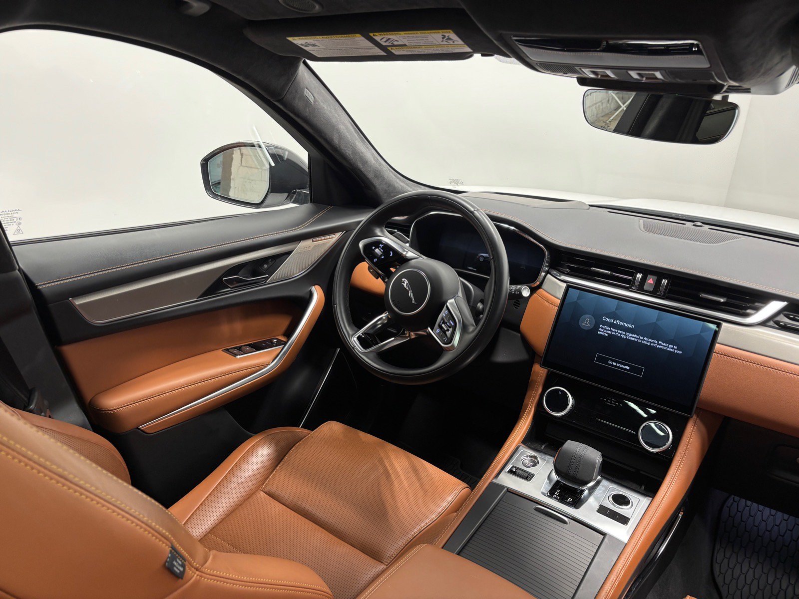 New 2025 Jaguar F-PACE R-Dynamic S AWD/4WD image 33