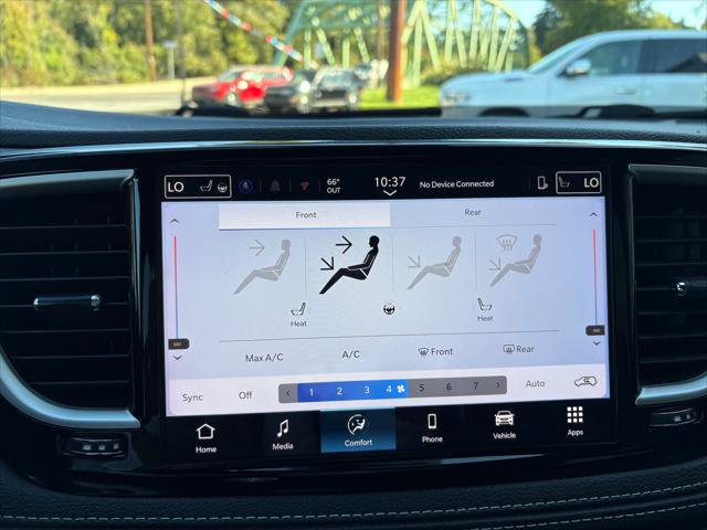 Certified 2025 Chrysler Pacifica Select AWD/4WD image 23