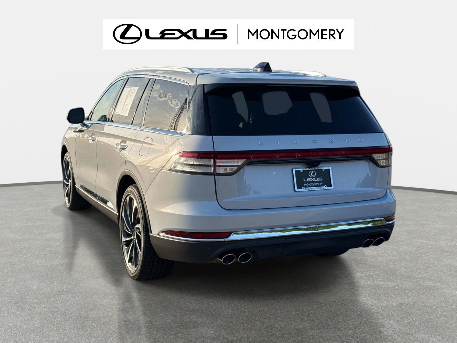 Used 2025 Lincoln Aviator Reserve w/ Luxury Package RWD image 5