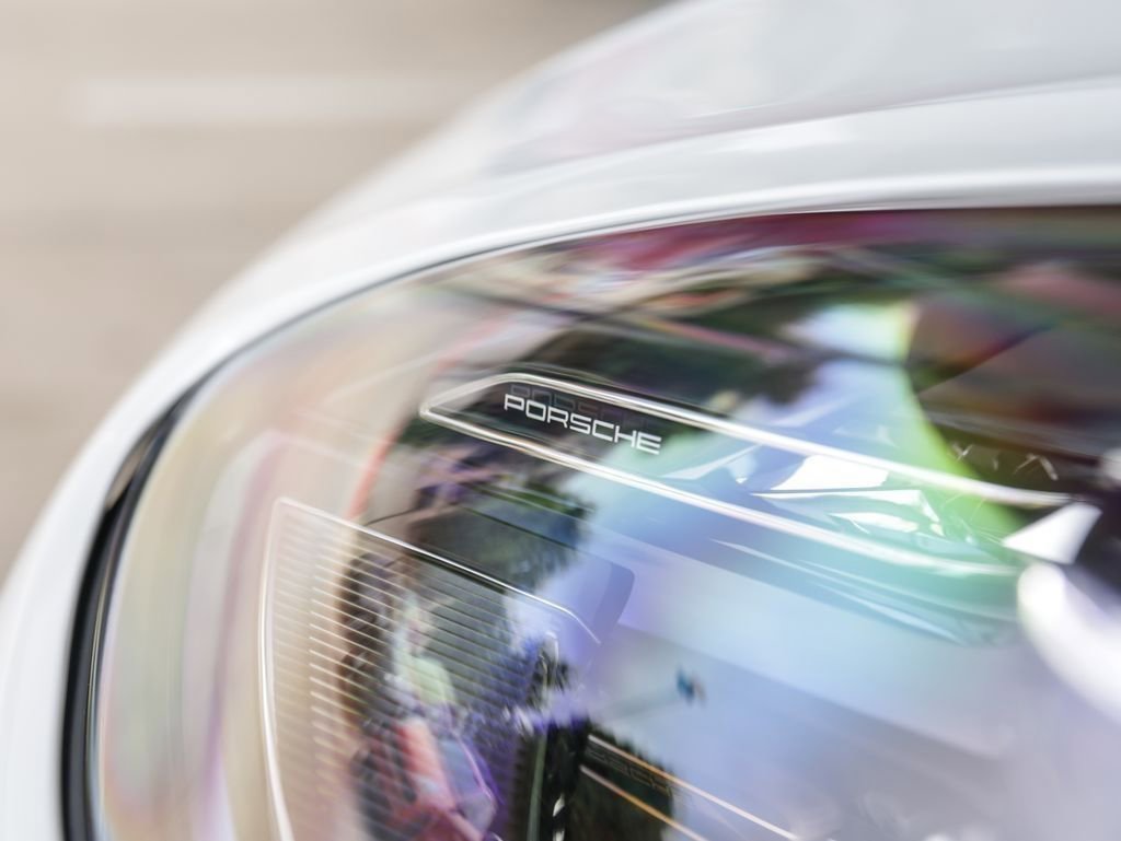 Certified 2025 Porsche Macan image 12