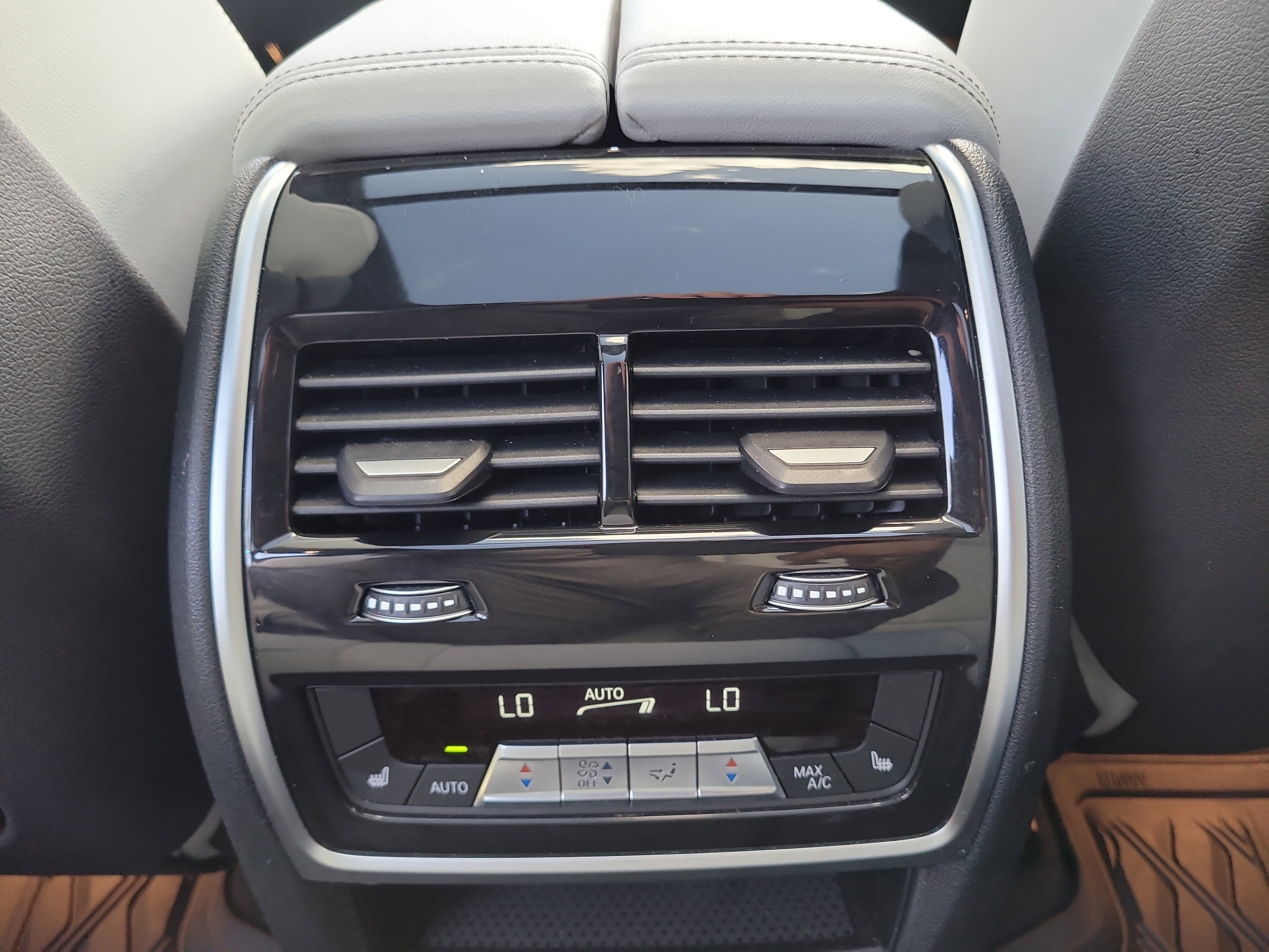 Used 2023 BMW X7 xDrive40i w/ Premium Package AWD/4WD image 17