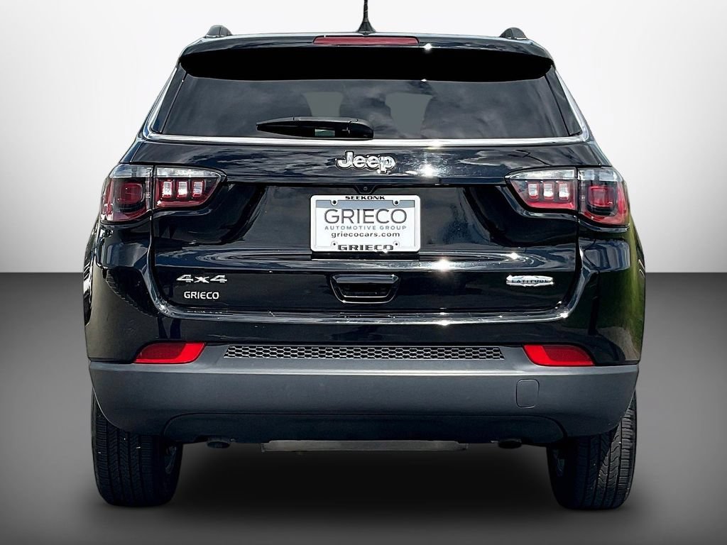 Used 2024 Jeep Compass Latitude AWD/4WD image 6
