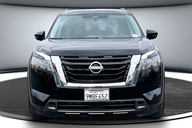Certified 2024 Nissan Pathfinder SV FWD image 2
