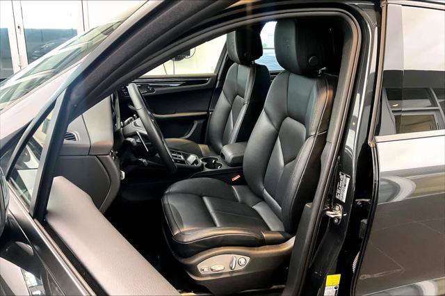 Used 2025 Porsche Macan AWD/4WD image 8