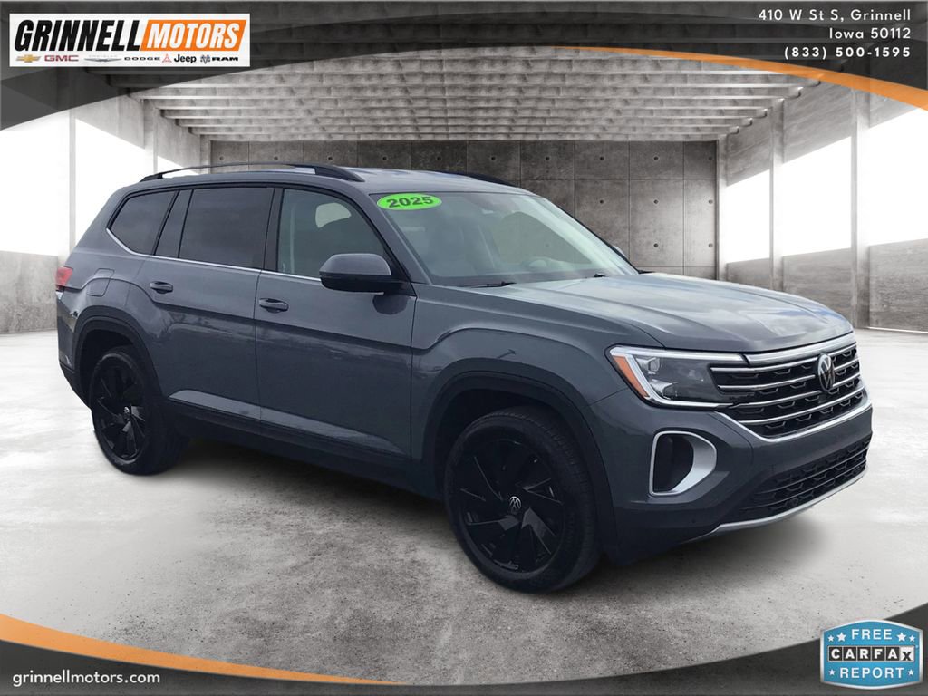 Used 2025 Volkswagen Atlas SE image 3