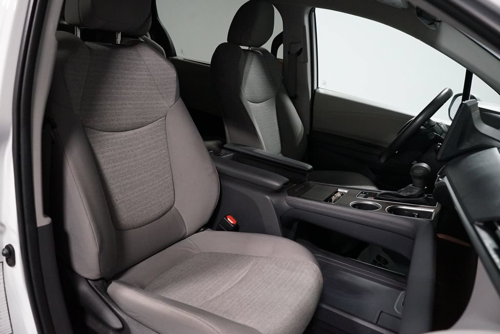 Certified 2023 Toyota Sienna LE FWD image 27