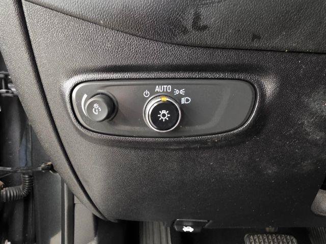 Used 2018 Chevrolet Equinox LS FWD image 20