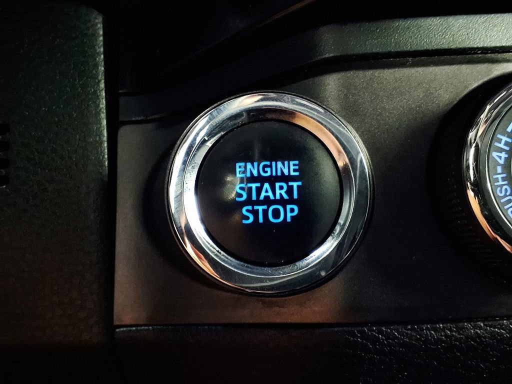 Used 2017 Toyota Tacoma SR AWD/4WD image 17