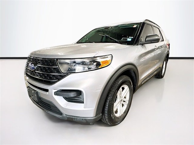 Used 2022 Ford Explorer XLT image 3