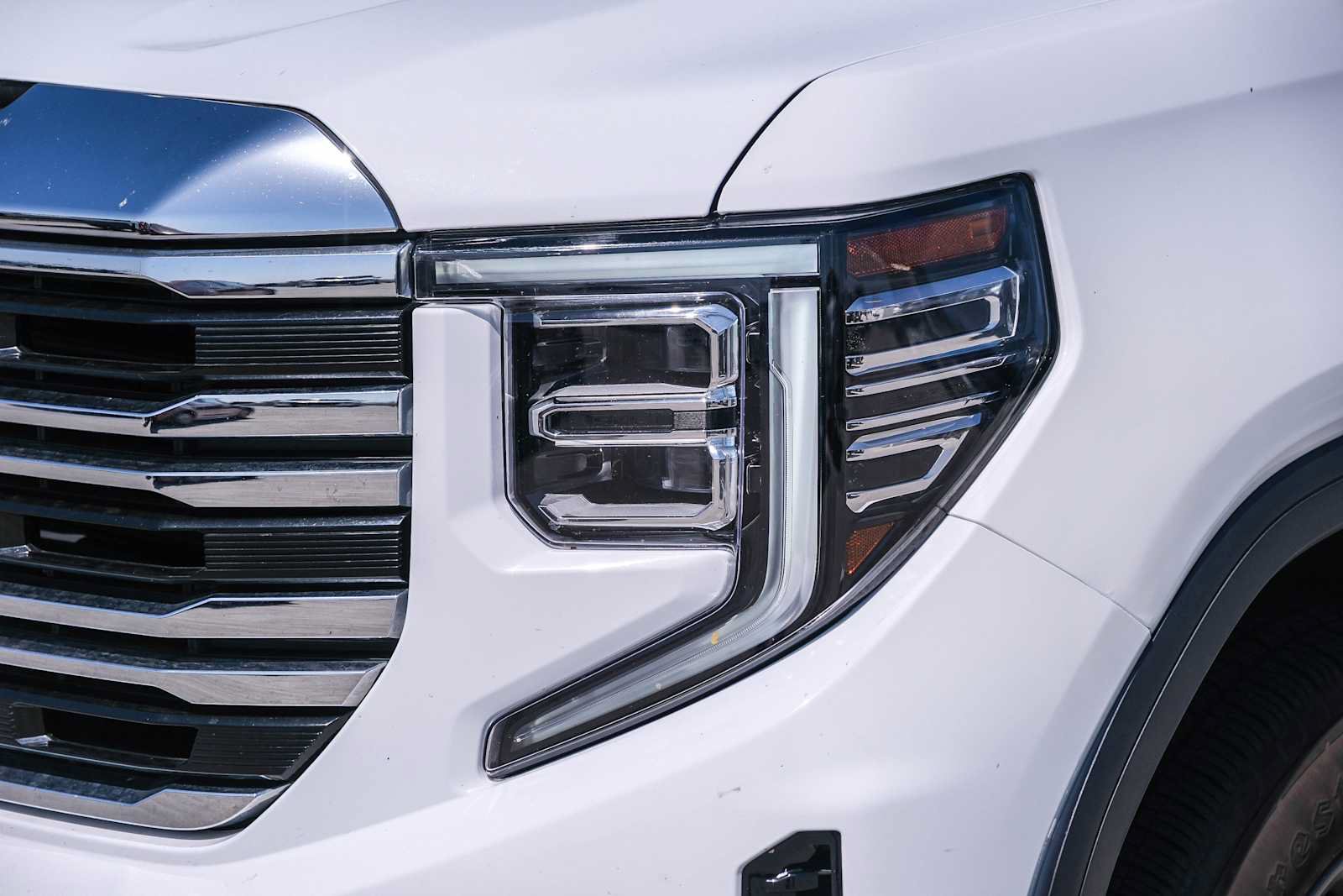 Used 2025 GMC Sierra 1500 SLT RWD image 12