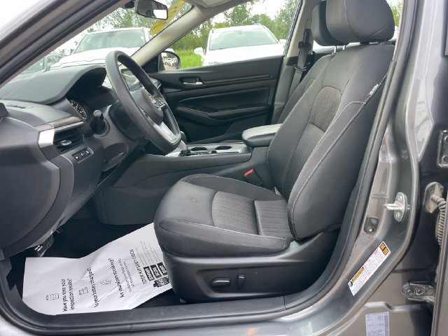 Used 2025 Nissan Altima 2.5 SV FWD image 19