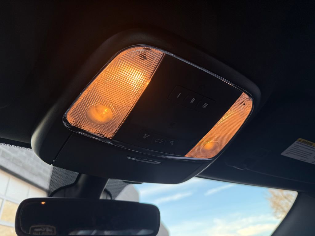 Used 2017 Jeep Grand Cherokee Altitude image 39