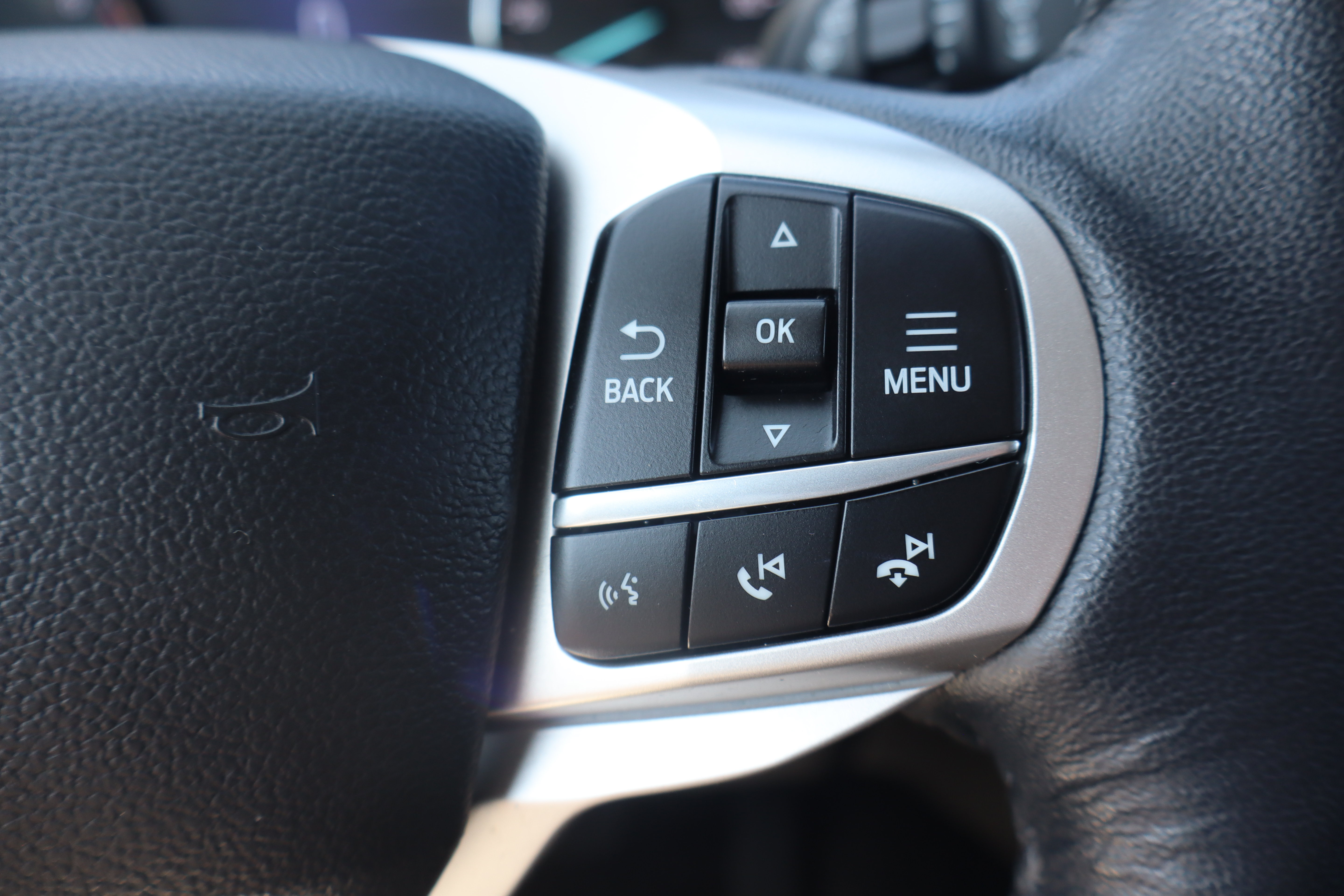 Used 2023 Ford Explorer XLT w/ Equipment Group 202A AWD/4WD image 19