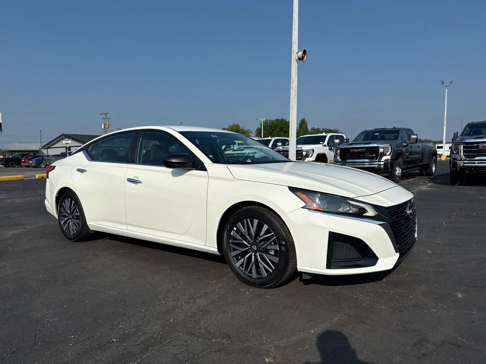 Used 2025 Nissan Altima 2.5 SV FWD image 7