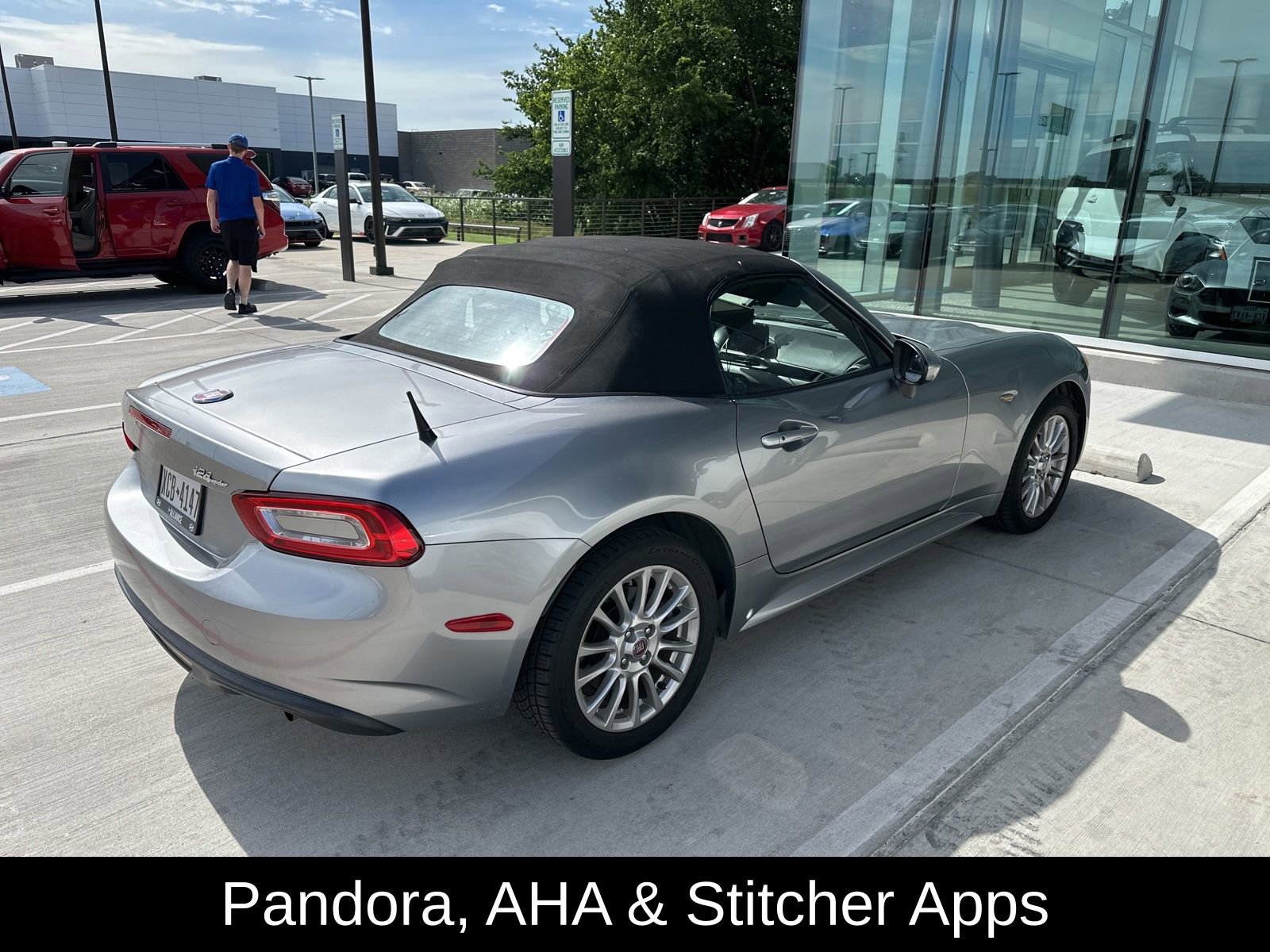Used 2017 FIAT 124 Spider Classica RWD image 6