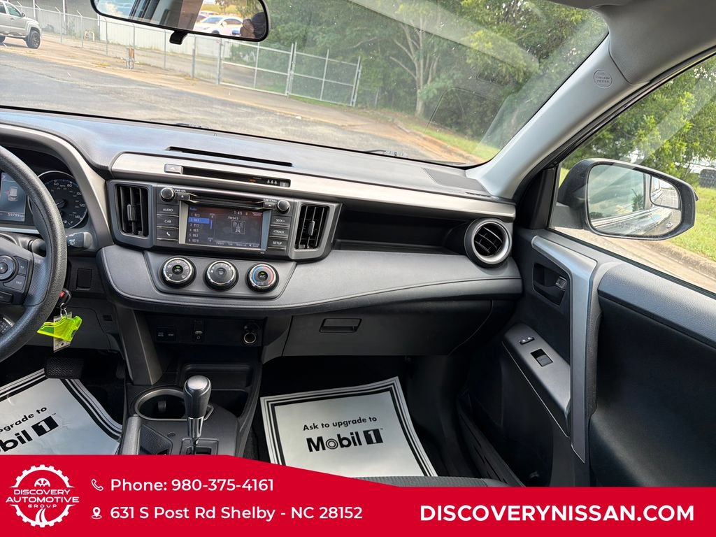 Used 2018 Toyota RAV4 LE FWD image 34