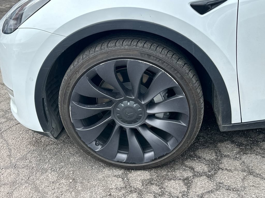 Used 2021 Tesla Model Y Long Range image 11