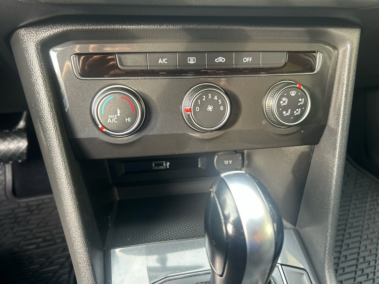 Used 2018 Volkswagen Tiguan S image 13