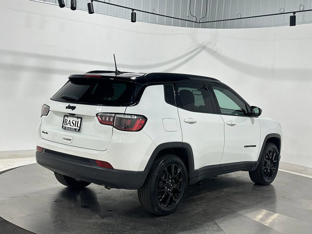Used 2023 Jeep Compass Latitude AWD/4WD image 11