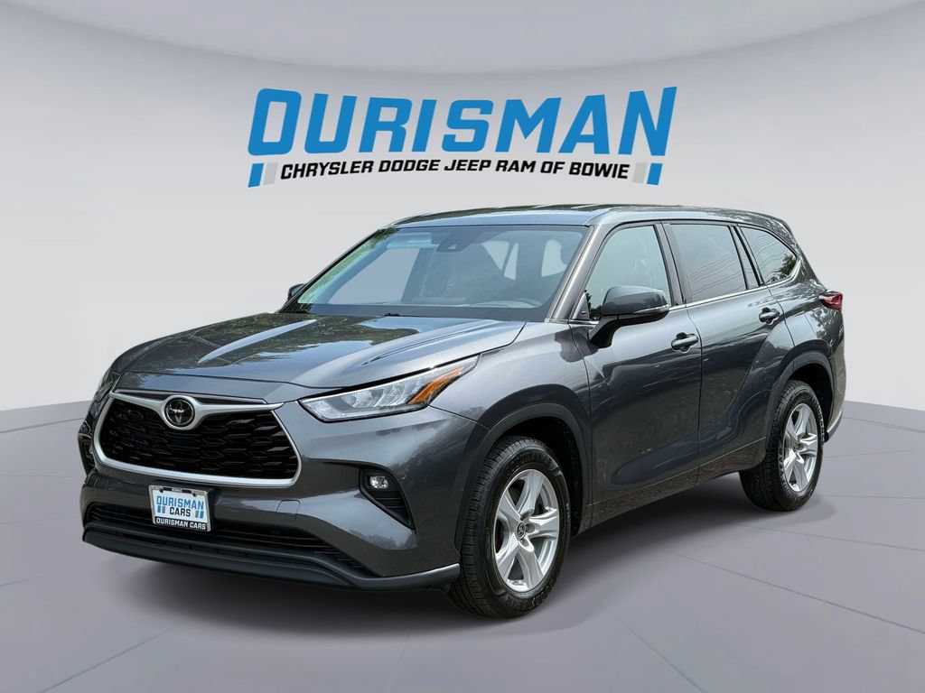 Used 2020 Toyota Highlander LE FWD image 5