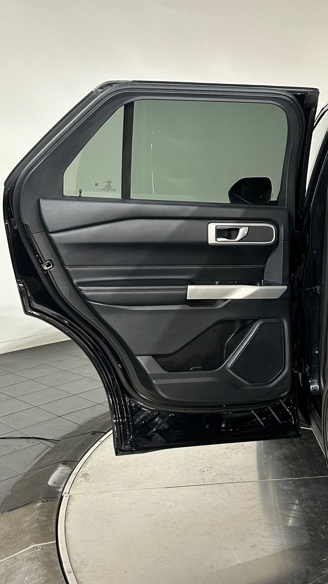 Used 2022 Ford Explorer XLT w/ Equipment Group 202A AWD/4WD image 50