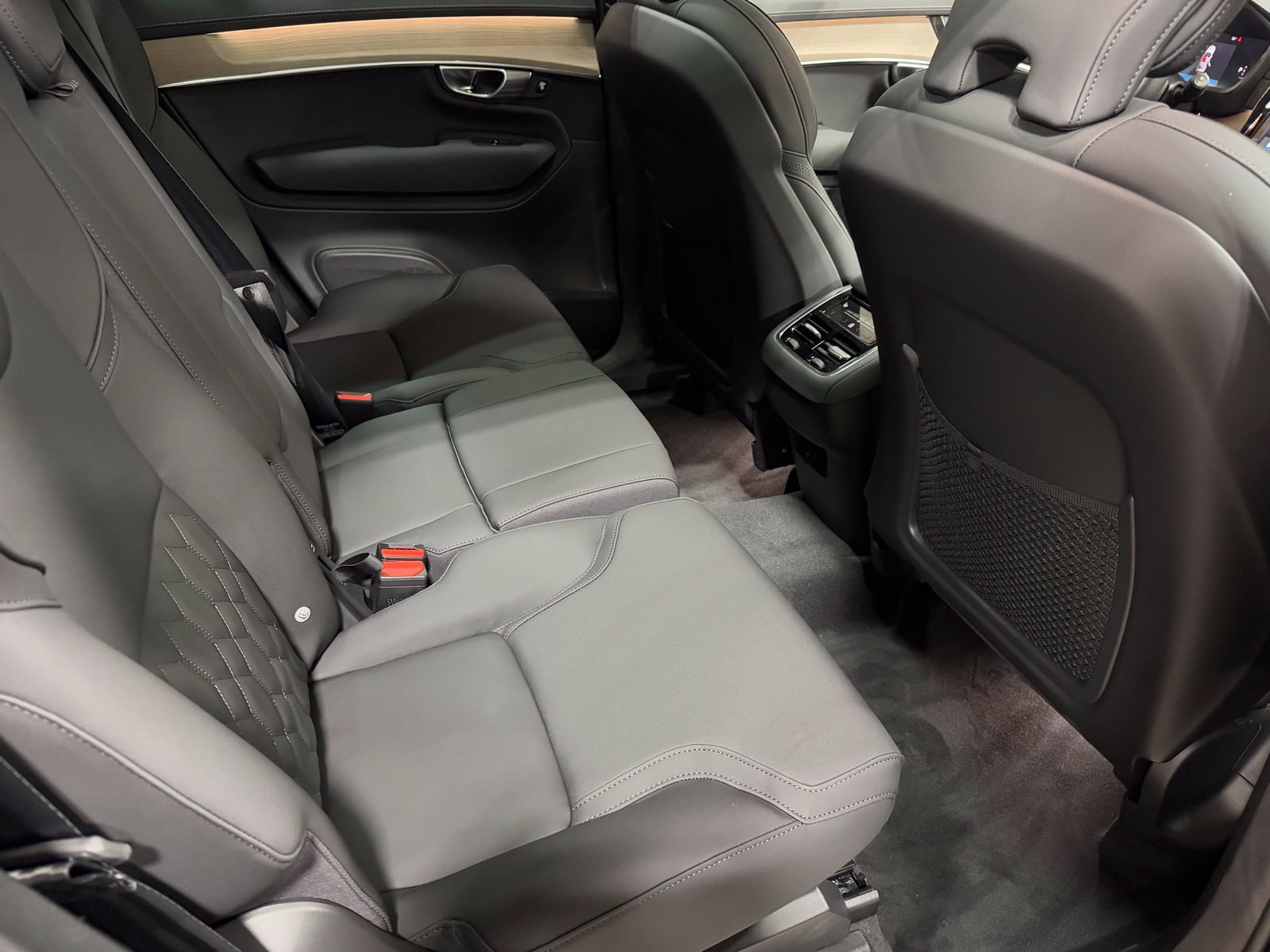 New 2026 Volvo XC90 B6 Plus w/ Protection Package Premier AWD/4WD image 46