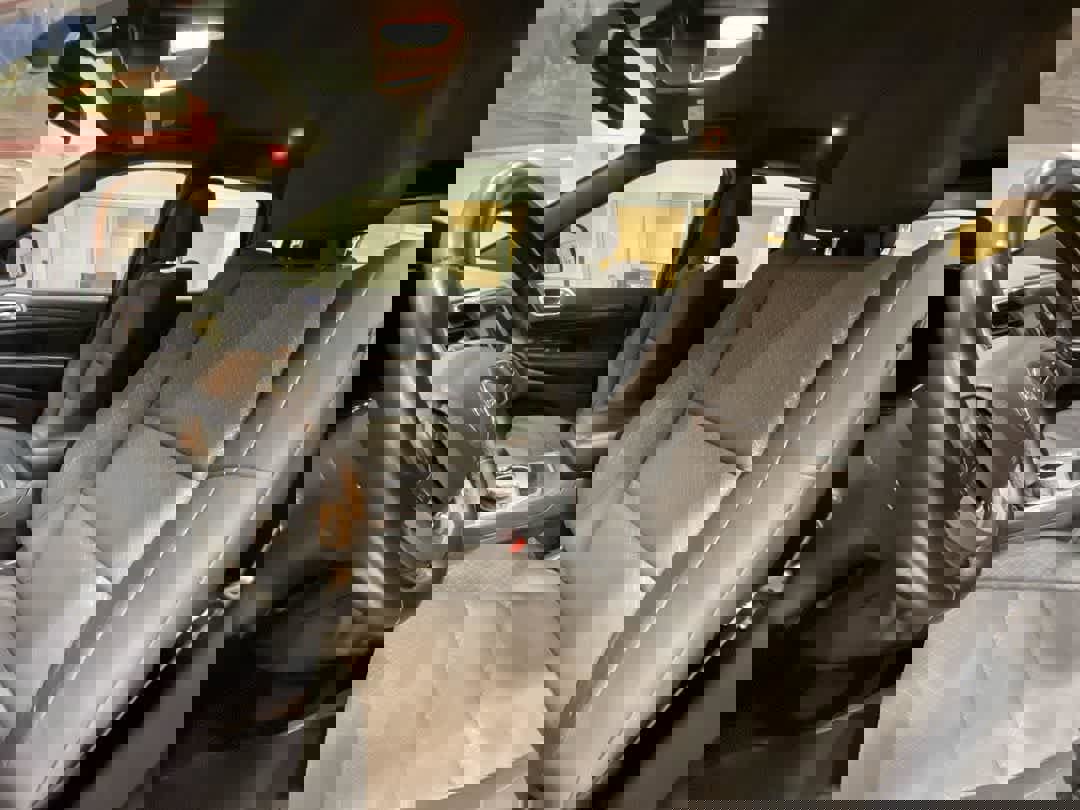 Used 2020 Jeep Grand Cherokee Laredo image 13