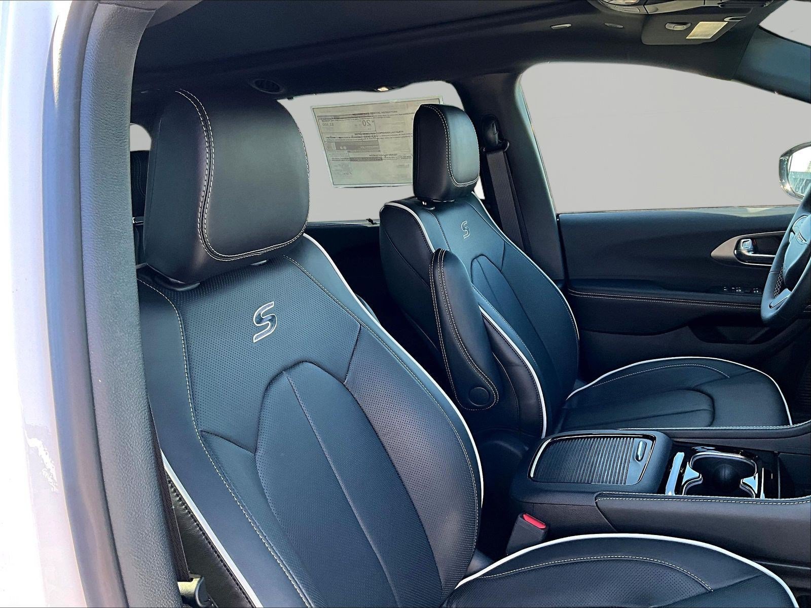 New 2027 Chrysler Pacifica Limited AWD/4WD image 19