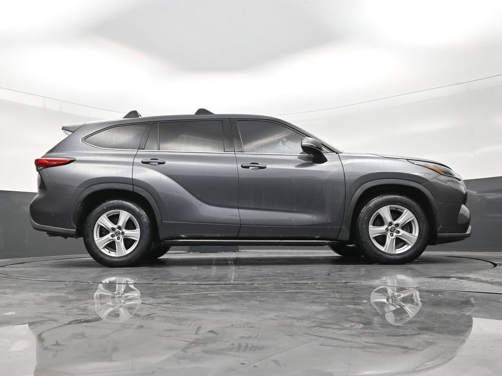 Used 2021 Toyota Highlander L FWD image 24