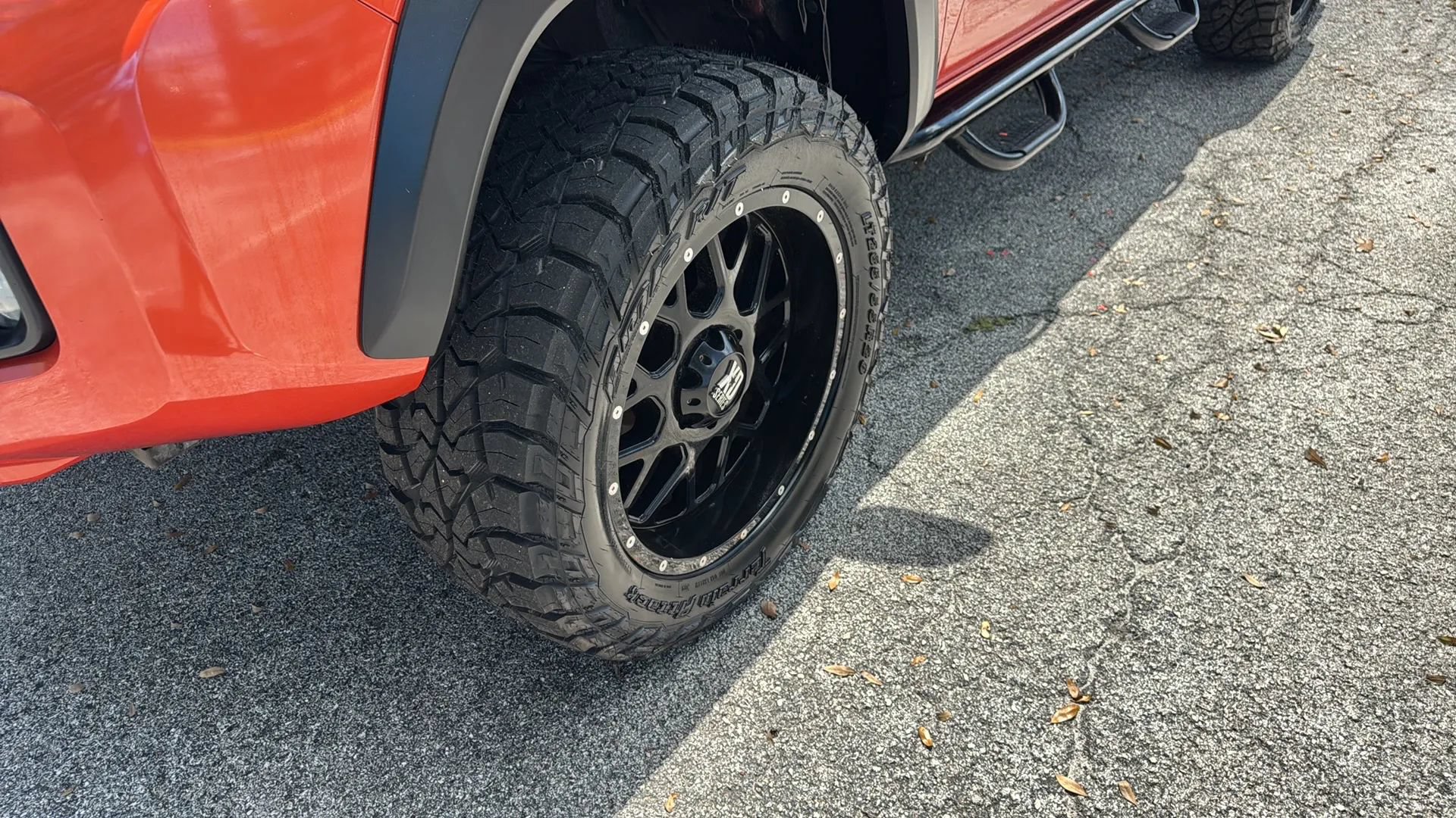 Used 2017 Toyota Tacoma TRD Off-Road w/ Premium & Technology Package AWD/4WD image 40