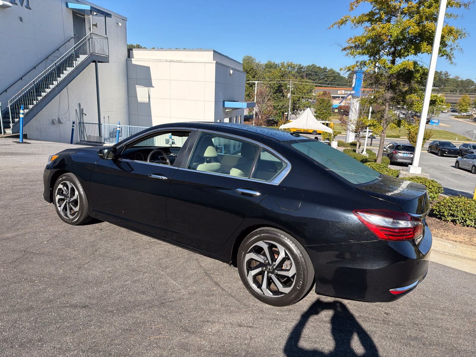 Used 2017 Honda Accord EX-L image 8