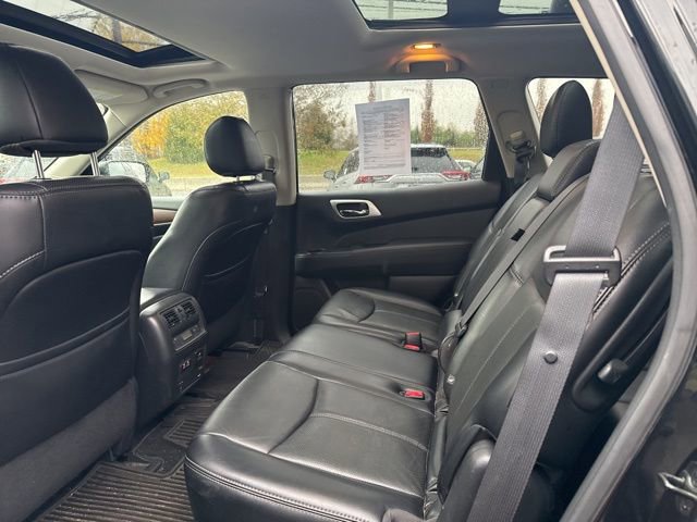 Used 2019 Nissan Pathfinder Platinum image 17