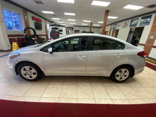 Used 2017 Kia Forte LX FWD image 2