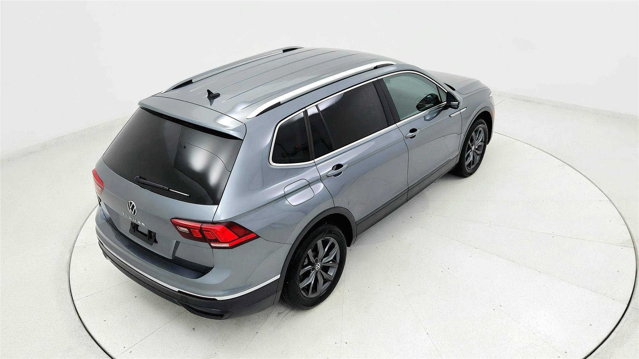 Used 2024 Volkswagen Tiguan SE image 17