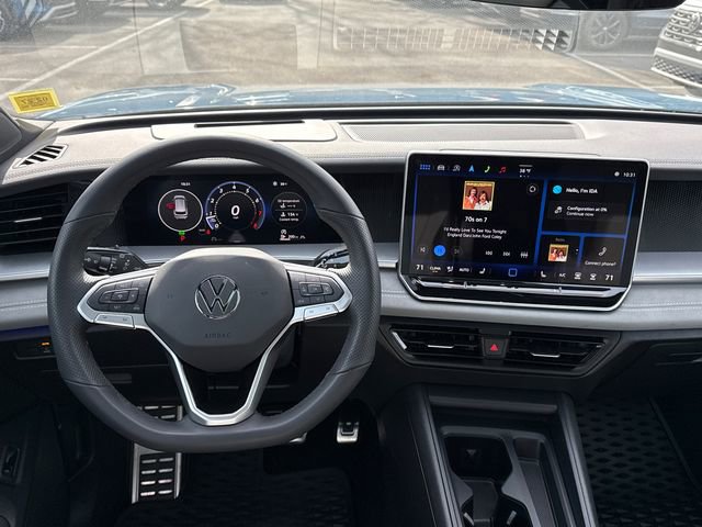 Certified 2025 Volkswagen Tiguan SE R-Line image 25