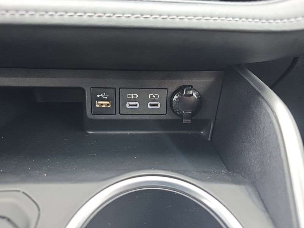 Used 2024 Toyota Highlander LE image 32