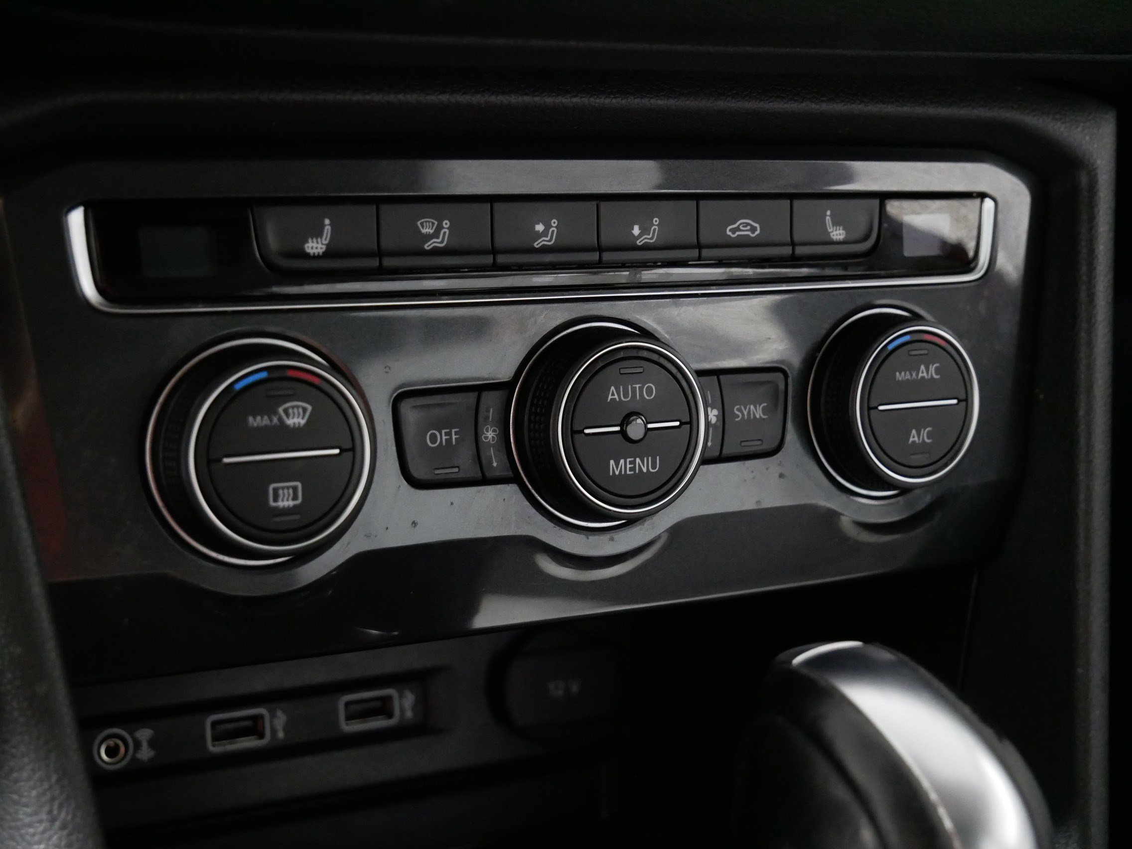 Used 2018 Volkswagen Tiguan SEL image 23