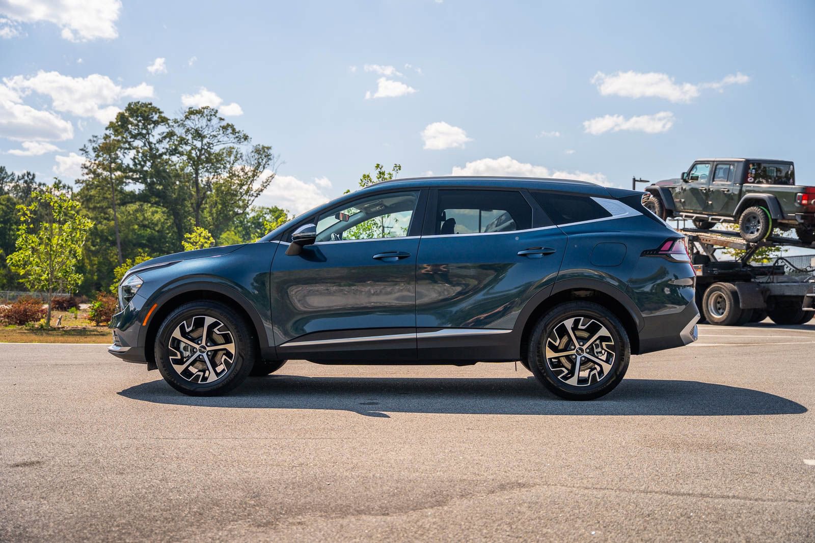 Used 2023 Kia Sportage EX image 4