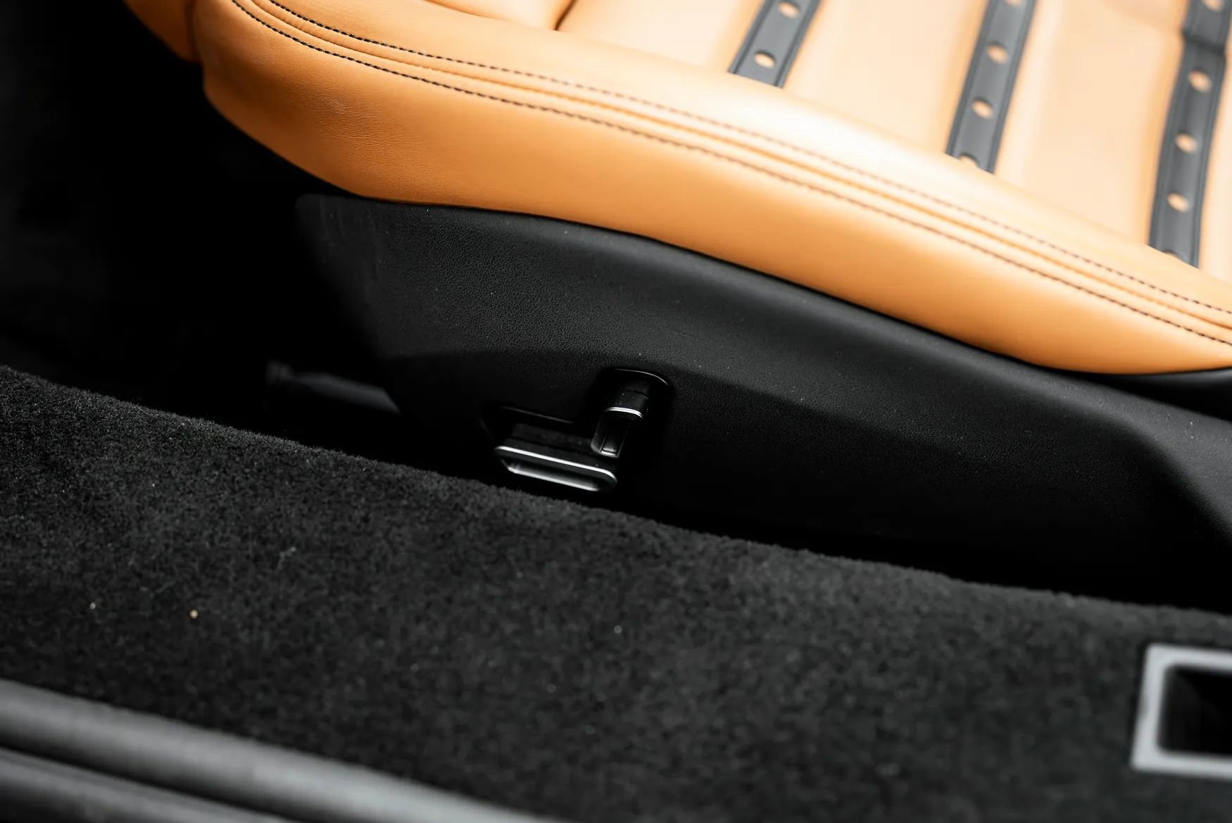 Used 2023 Ferrari SF90 Spider image 44