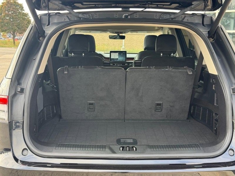 Used 2022 Lincoln Aviator Reserve w/ Equipment Group 201A image 9