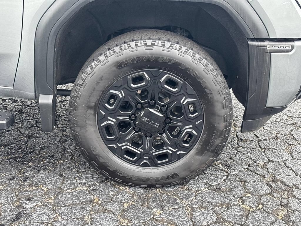 Used 2024 GMC Sierra 2500 AT4 w/ AT4 Preferred Package AWD/4WD image 12