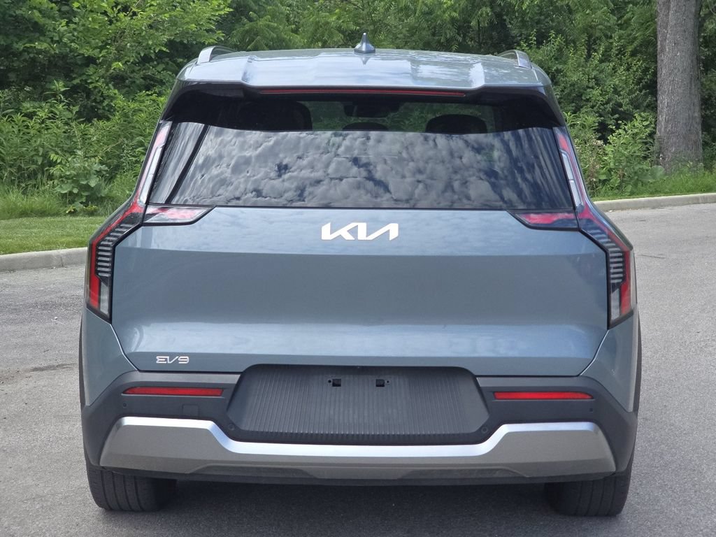 Used 2024 Kia EV9 Wind AWD/4WD image 15