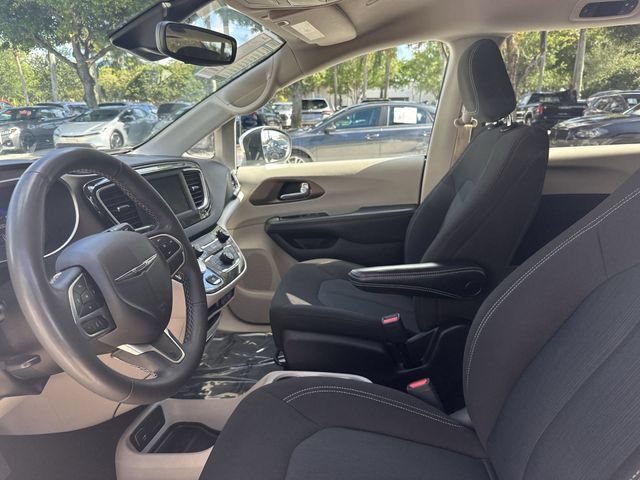 Used 2023 Chrysler Voyager LX FWD image 23
