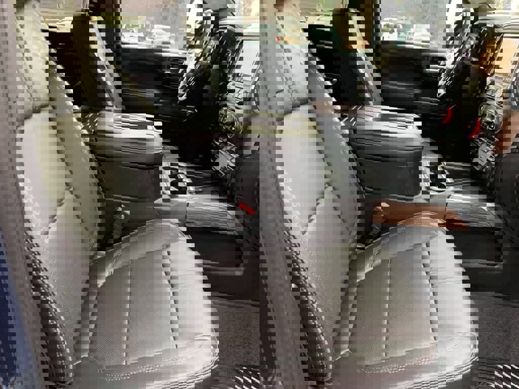 Used 2020 Chevrolet Silverado 2500 High Country w/ Z71 Off-Road Package image 12